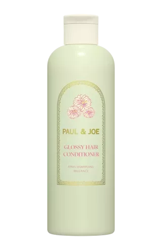 L'Après-Shampoing Brillance Paul & Joe Beauté (300ml), le secret d'une fibre réparée et d'un fini brillant effet halo d'ange.
